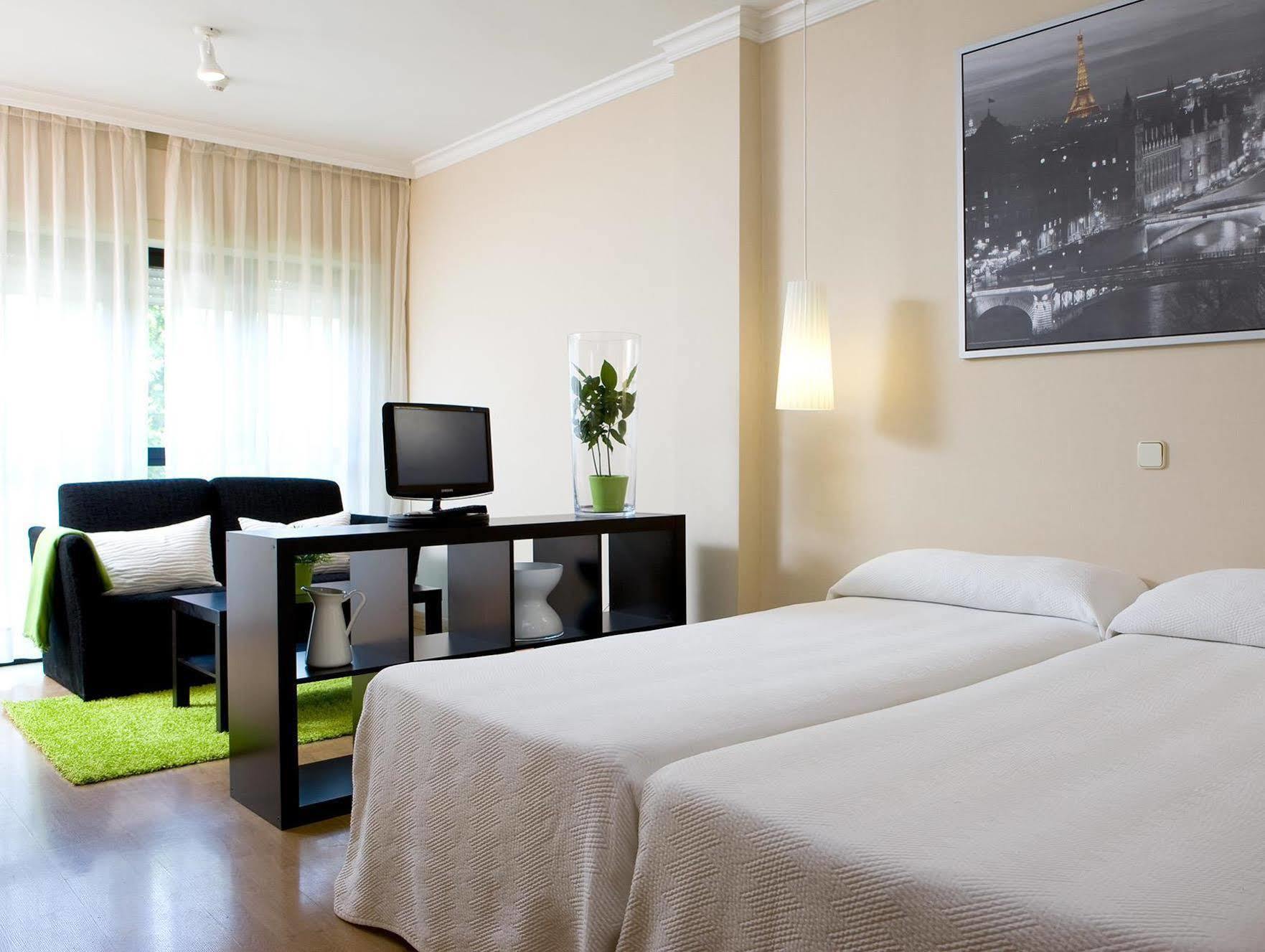 Apartamentos Th La Florida Madrid Esterno foto