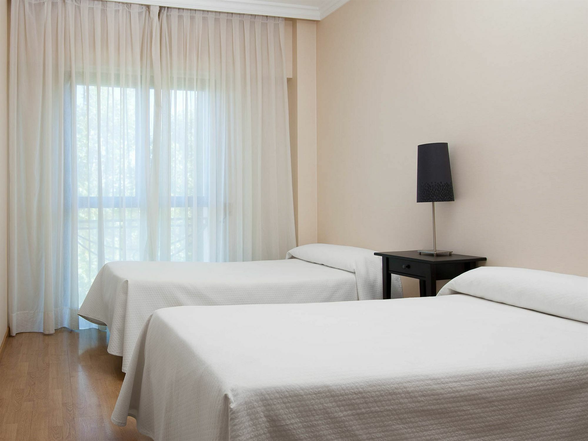 Apartamentos Th La Florida Madrid Esterno foto