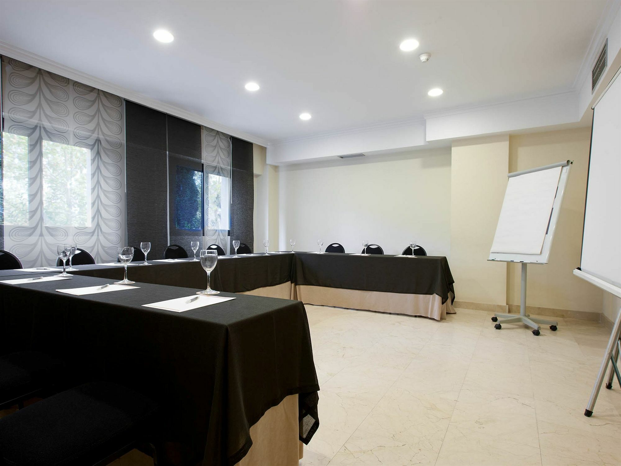 Apartamentos Th La Florida Madrid Esterno foto